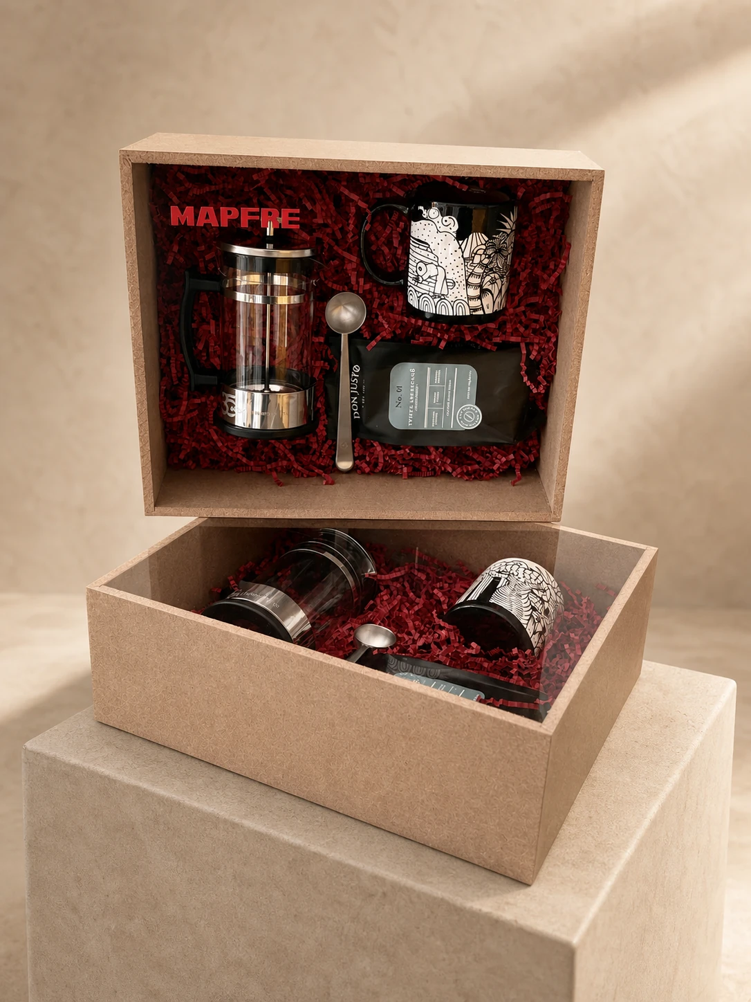 Set corporativo de café personalizado, presentado en estudio